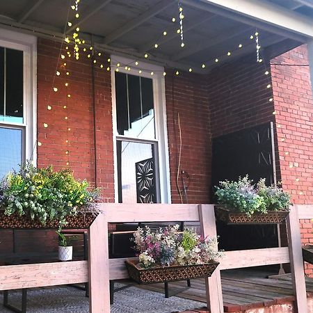 Chic Dowtown Escape-Walk To Shops & Dining - Oh Amish Country ميلزبورغ المظهر الخارجي الصورة